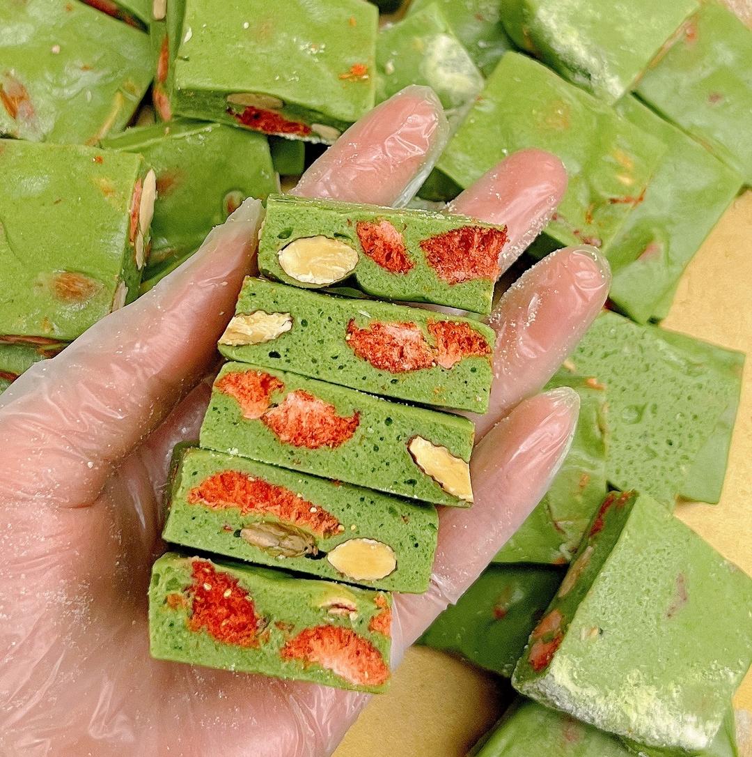 抹茶草莓牛轧糖的做法 步骤1