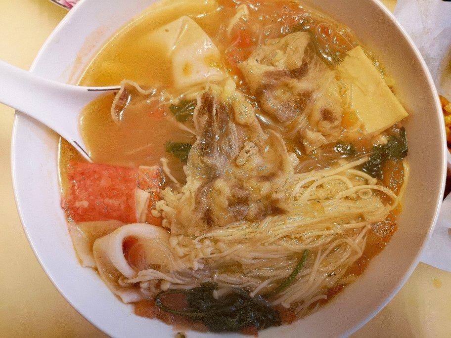 金针菇肥牛番茄锅