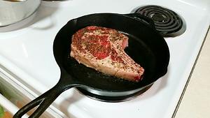怎样烤出完美七分熟眼肉牛排的做法 步骤4