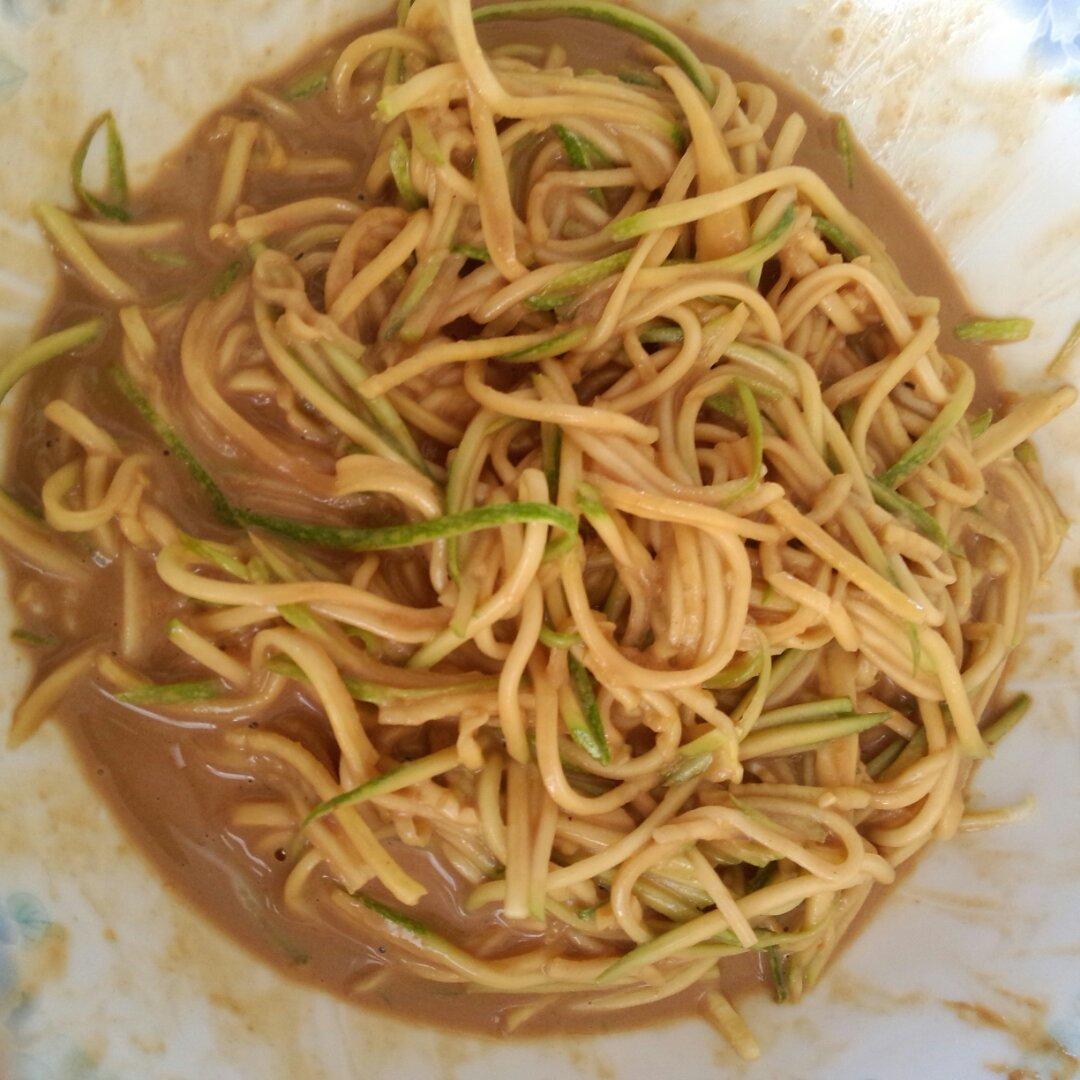 芝麻酱拌西葫芦丝