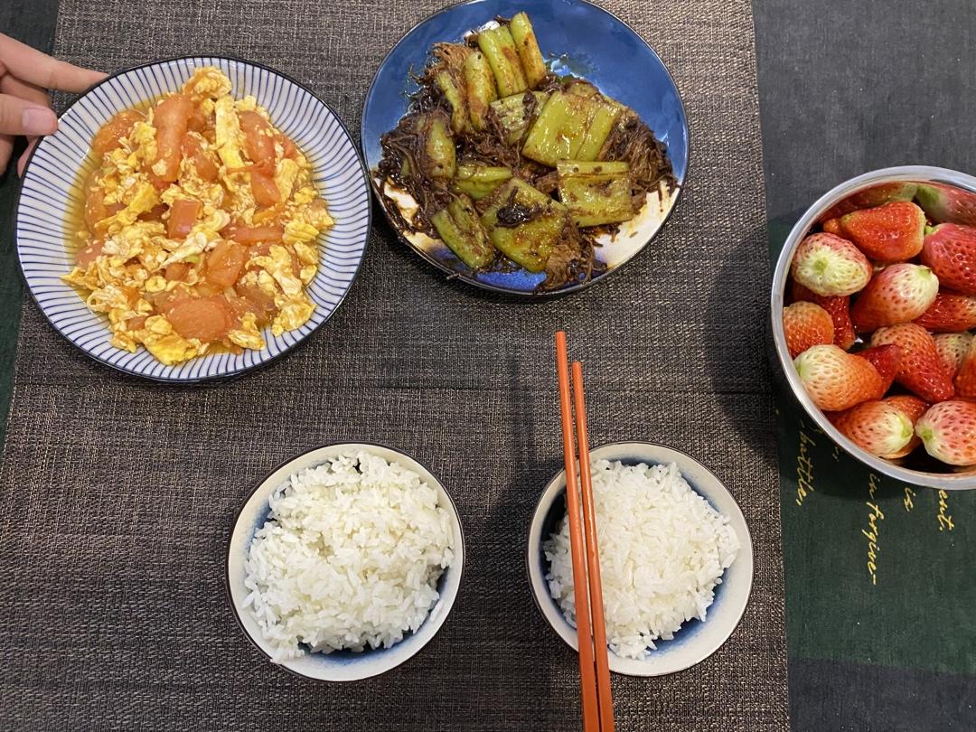家常美味—虎皮青椒金针菇