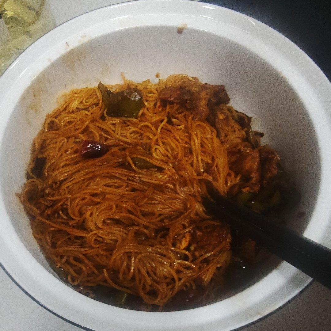 好吃不胖的青椒鸡蛋拌面