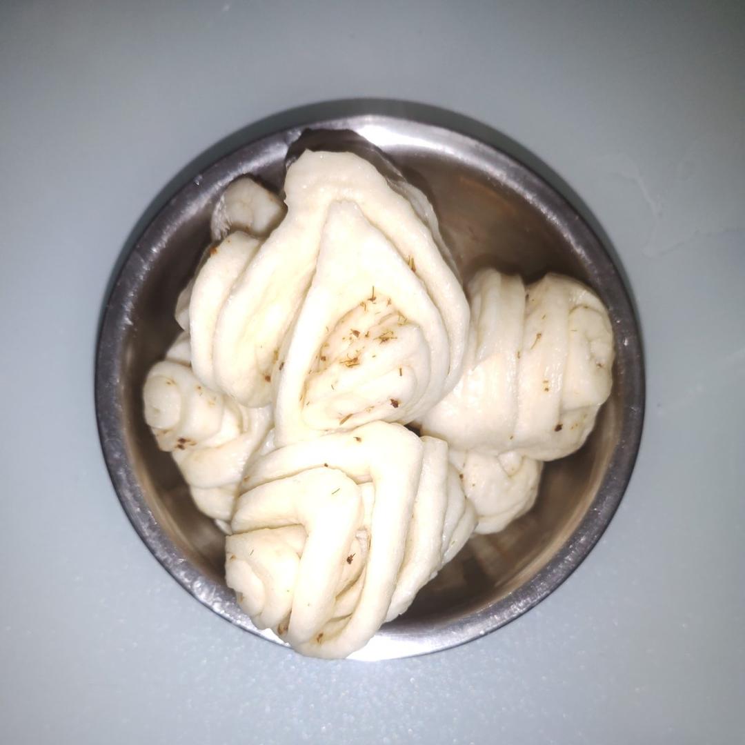 🌺椒盐葱香花卷🌺（操作简单，好吃又好看）