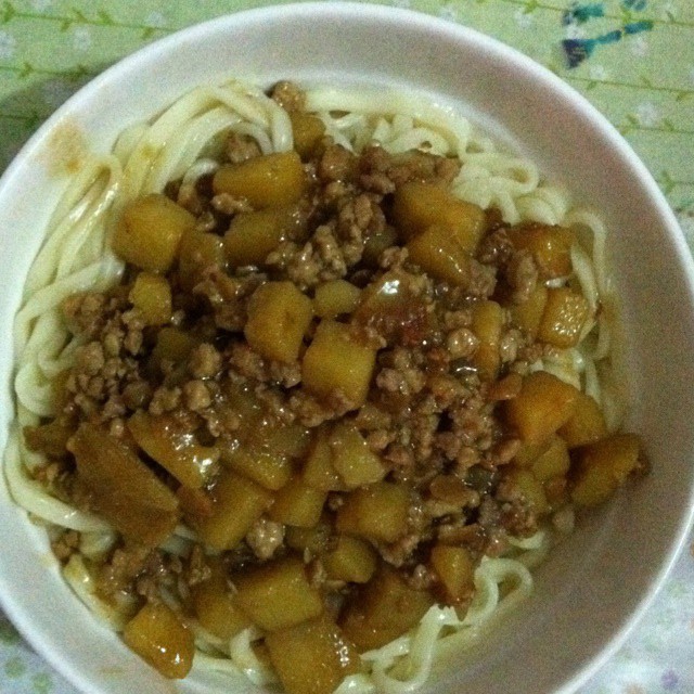 土豆炸酱面