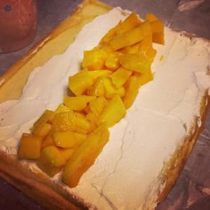 芒果奶油蛋糕卷的做法 步骤8