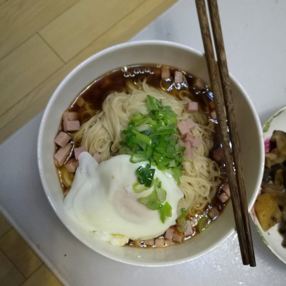 葱爆面—就是汪涵在天天向上里面做的那个啦