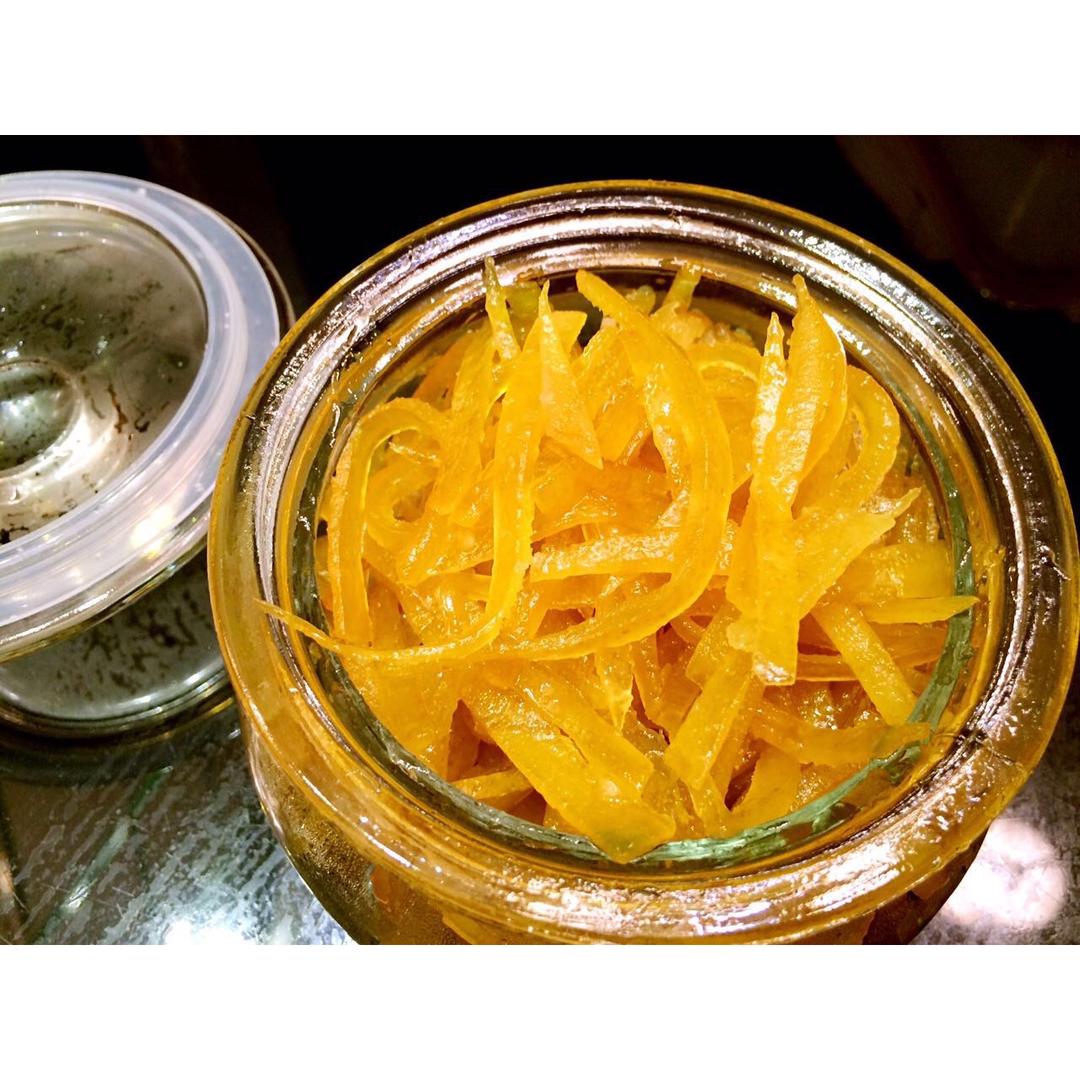 糖渍西柚皮－－橙皮，柚子，桔子一类都可以噢