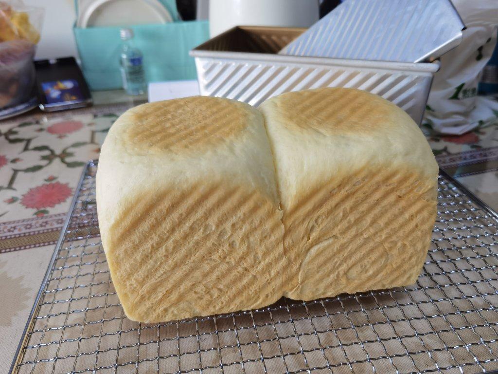 用烤箱自己做面包--手工牛奶吐司面包
