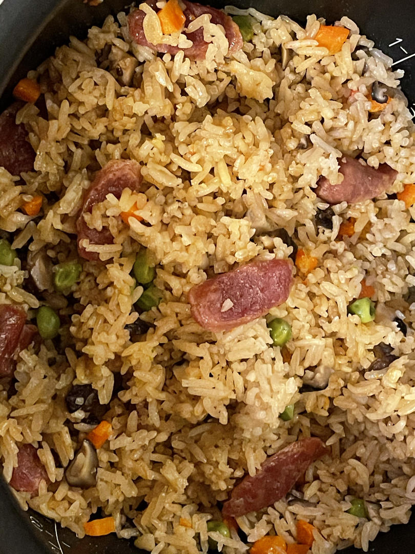 懒人电饭锅香肠焖饭/煲仔饭