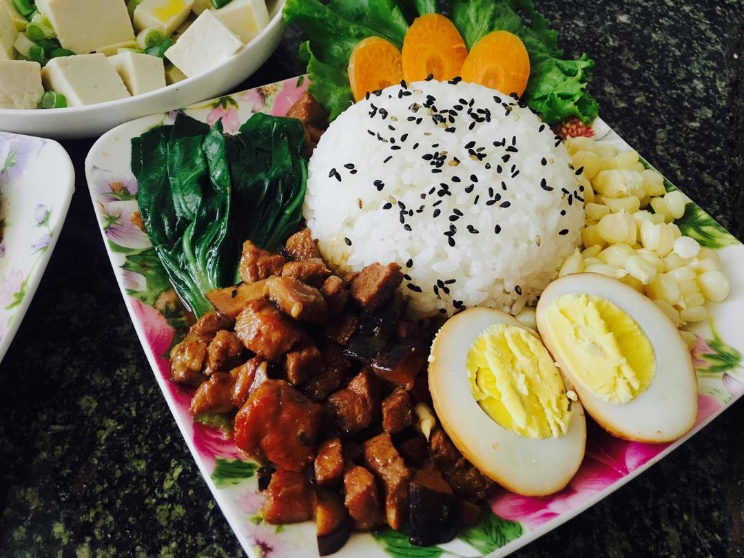 超级美丽卤肉饭