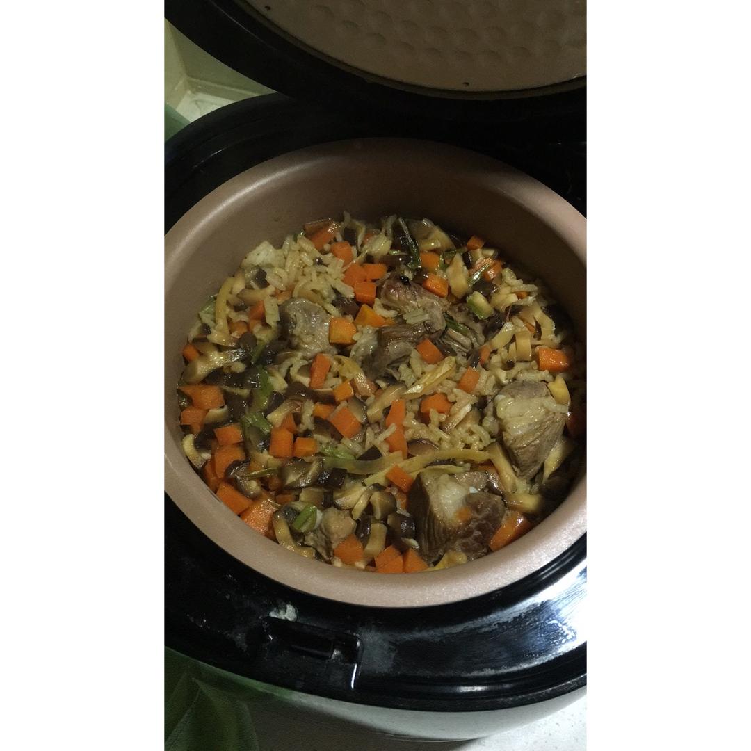 喷香排骨焖饭（爆好吃）