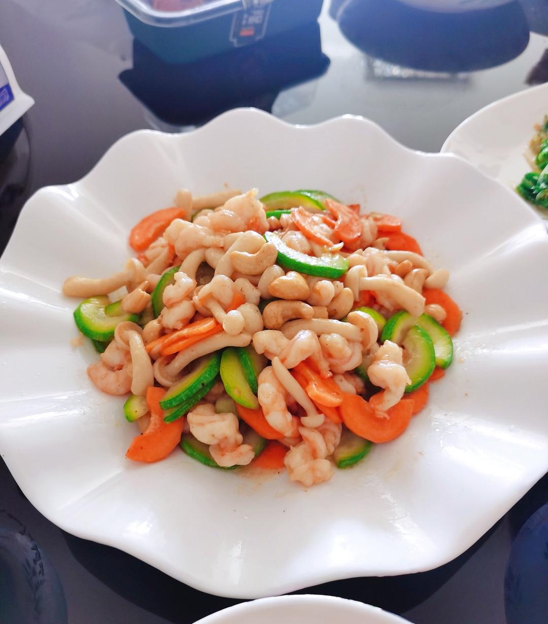 厨师长教你：“腰果虾仁”的家常做法，营养丰富，老少皆宜