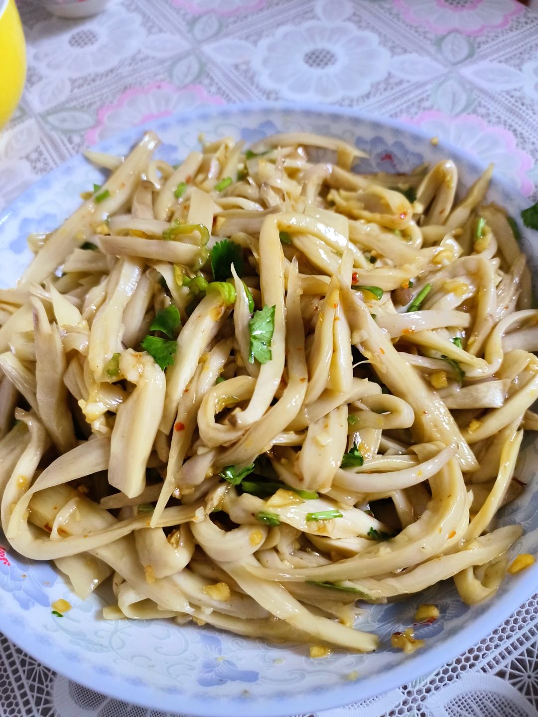 比肉还好吃的【手撕凉拌杏鲍菇】，上桌扫光光