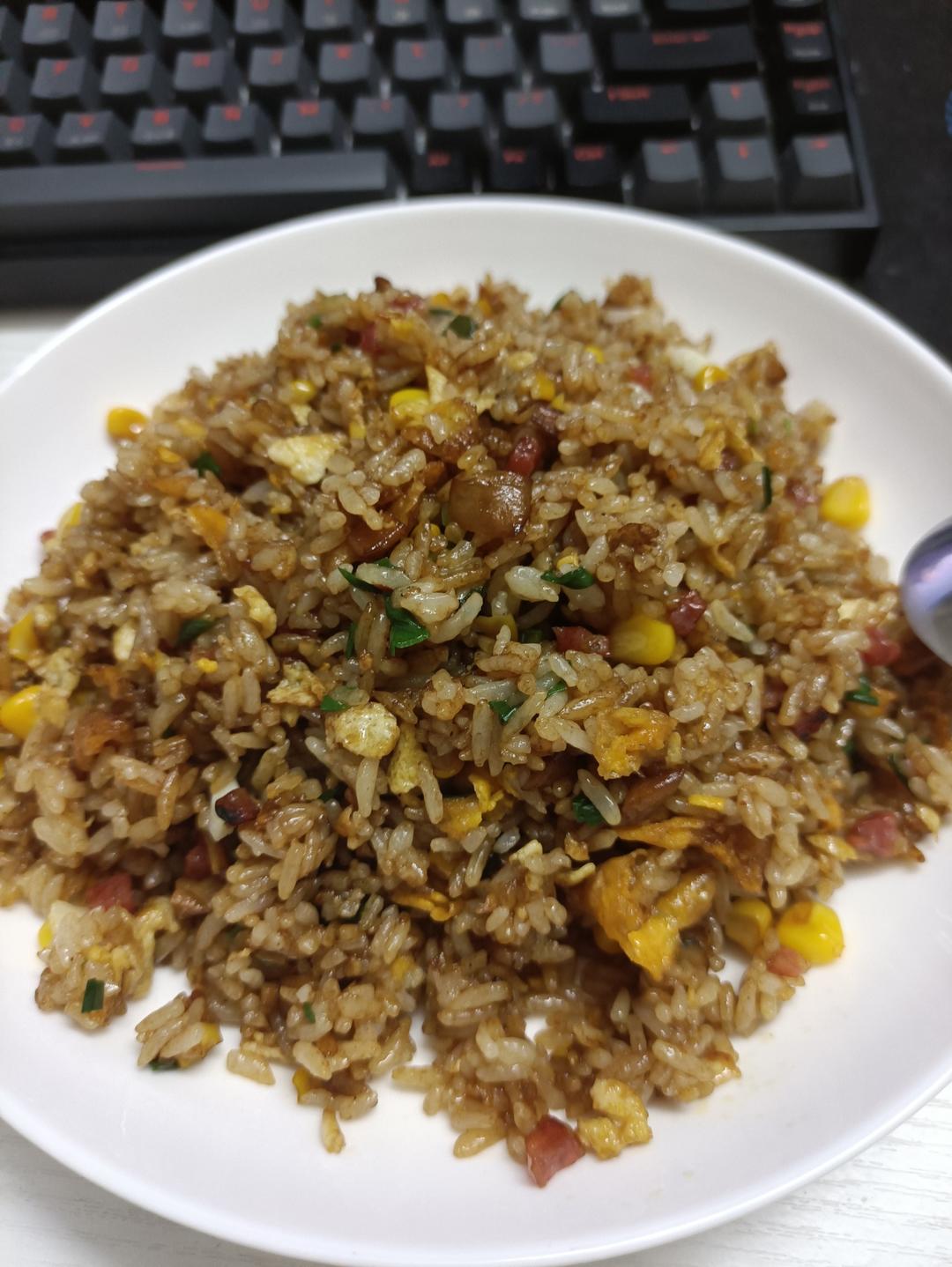 厨师长教你“蛋炒饭”如何做才好吃，答案都在这里面！