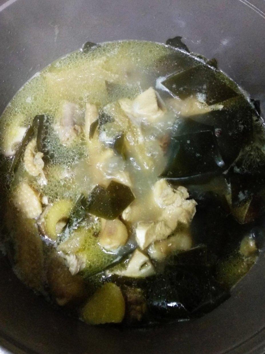 香菇炖老母鸡