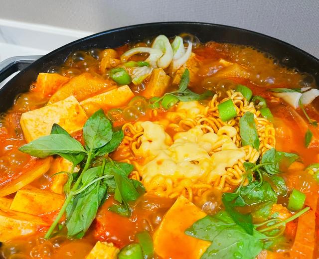 韩式部队锅,秘制调味酱,酱好吃就保证99%成功!的做法