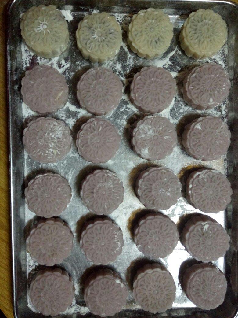 绿豆沙蛋黄冰皮月饼