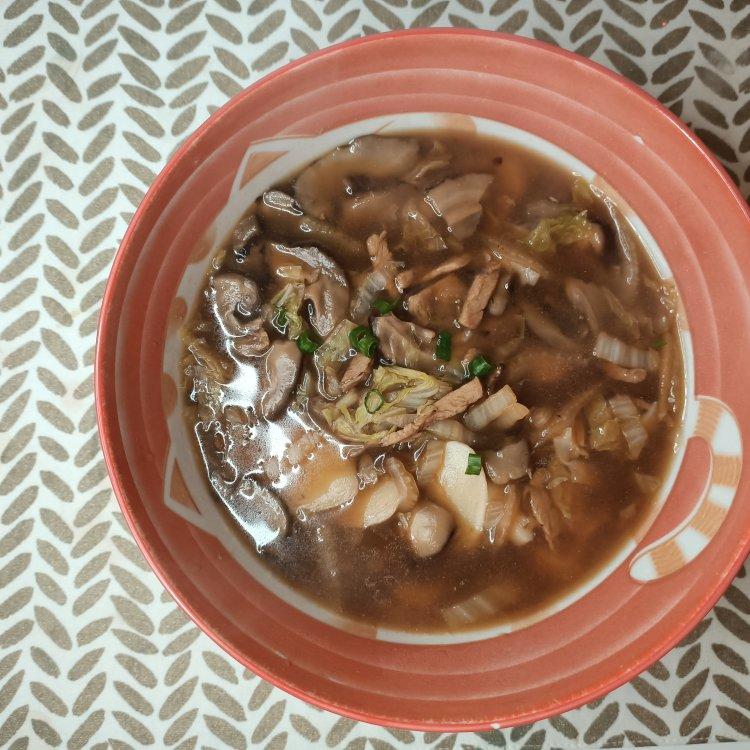 【白菜肉丝年糕汤】