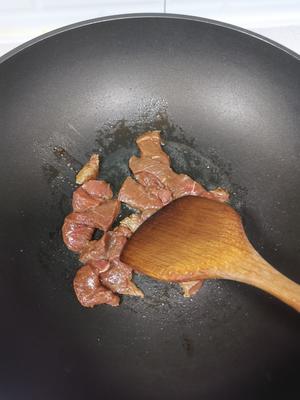 线椒炒牛肉的做法 步骤3