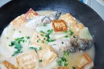 煮一锅奶白色鲫鱼豆腐萝卜汤