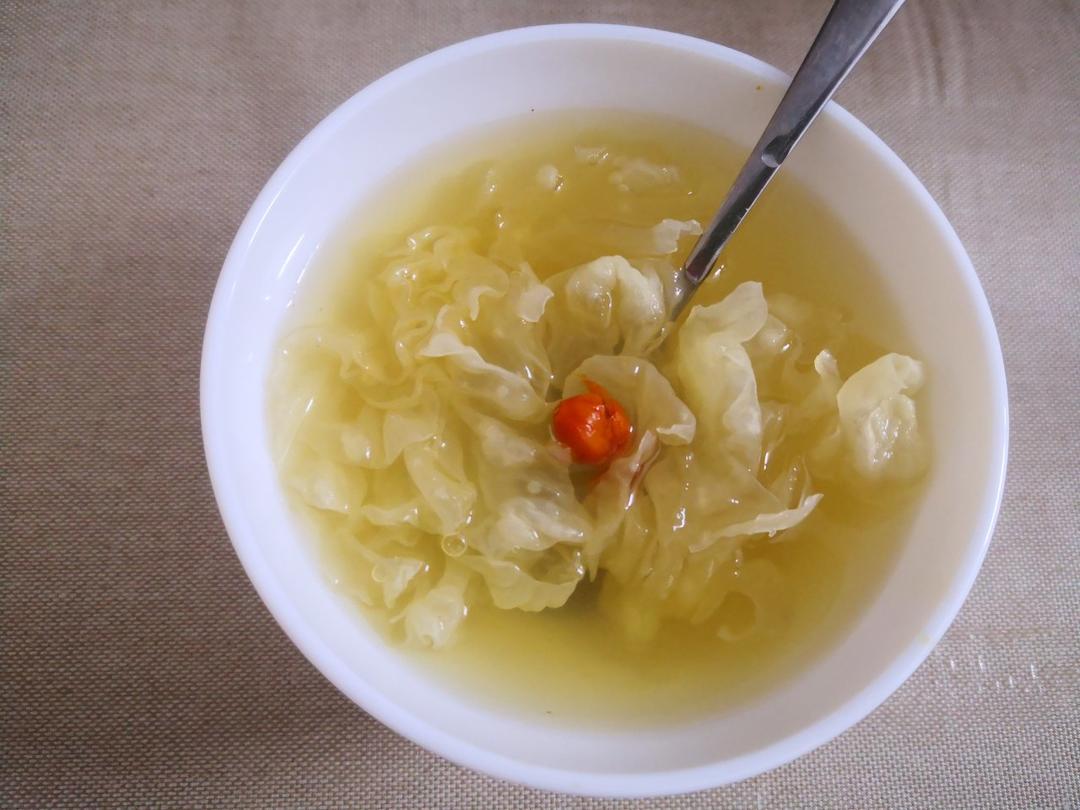 银耳雪梨汤（清肺止咳佳品）
