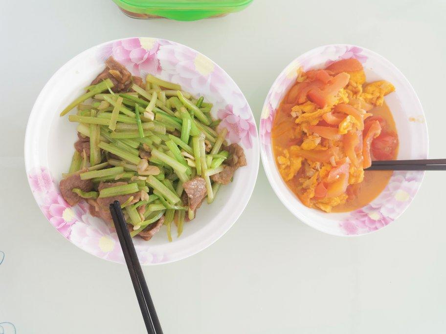 芹菜炒牛肉 快和我一起做！超级嫩！家常快手简单！