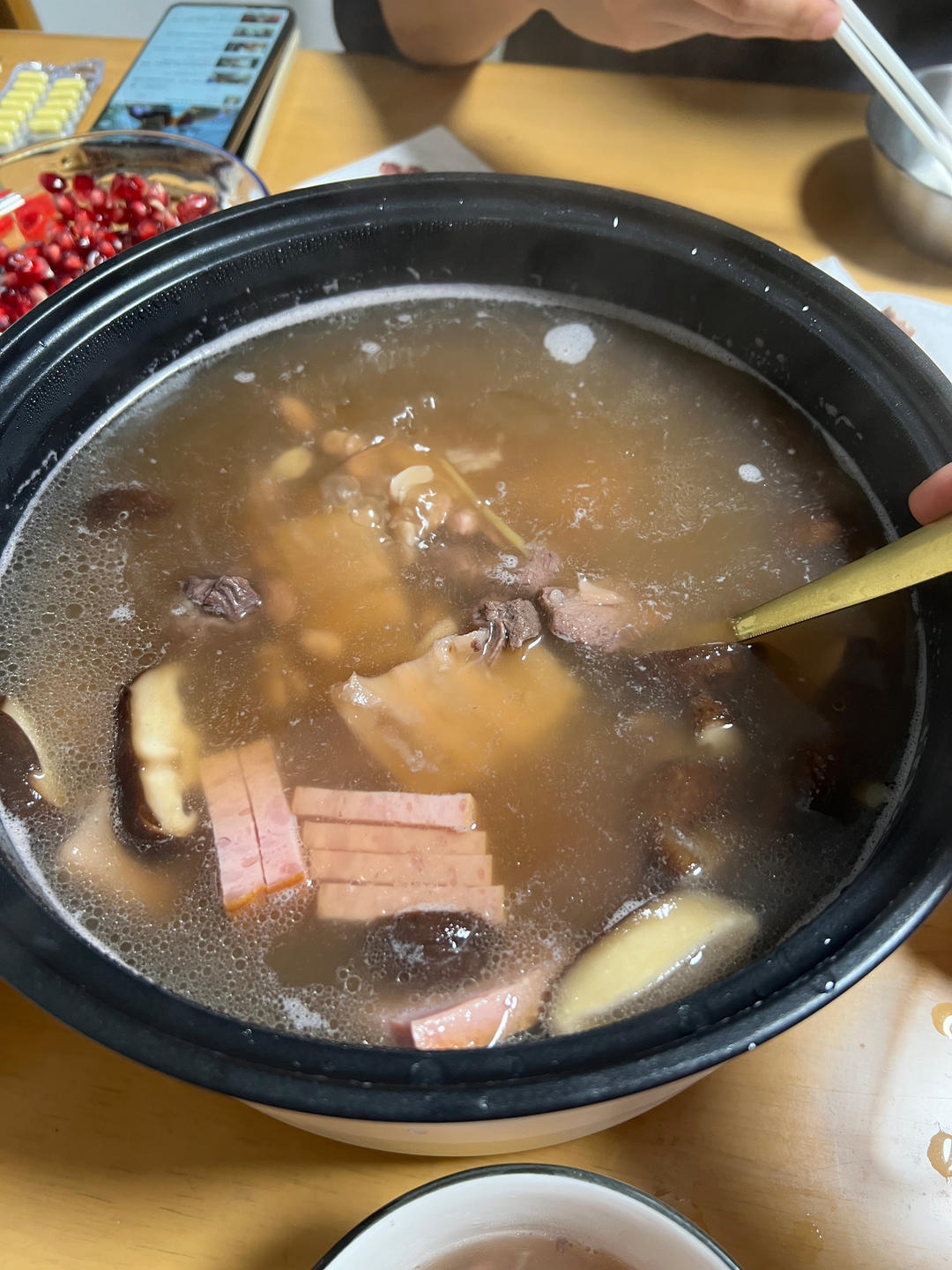 莲藕花生骨头汤（煮出粉粉的藕）