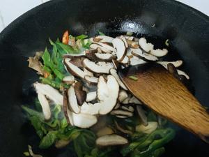 健康又下饭的香菇炒肉片的做法 步骤5