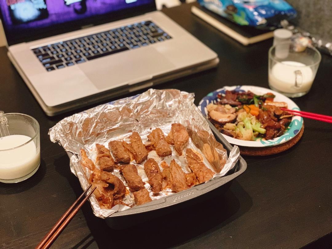 五香牛肉干、猪肉干