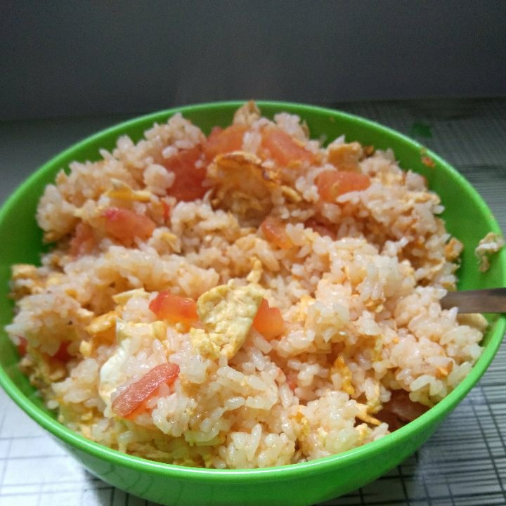 西红柿菜叶蛋炒饭