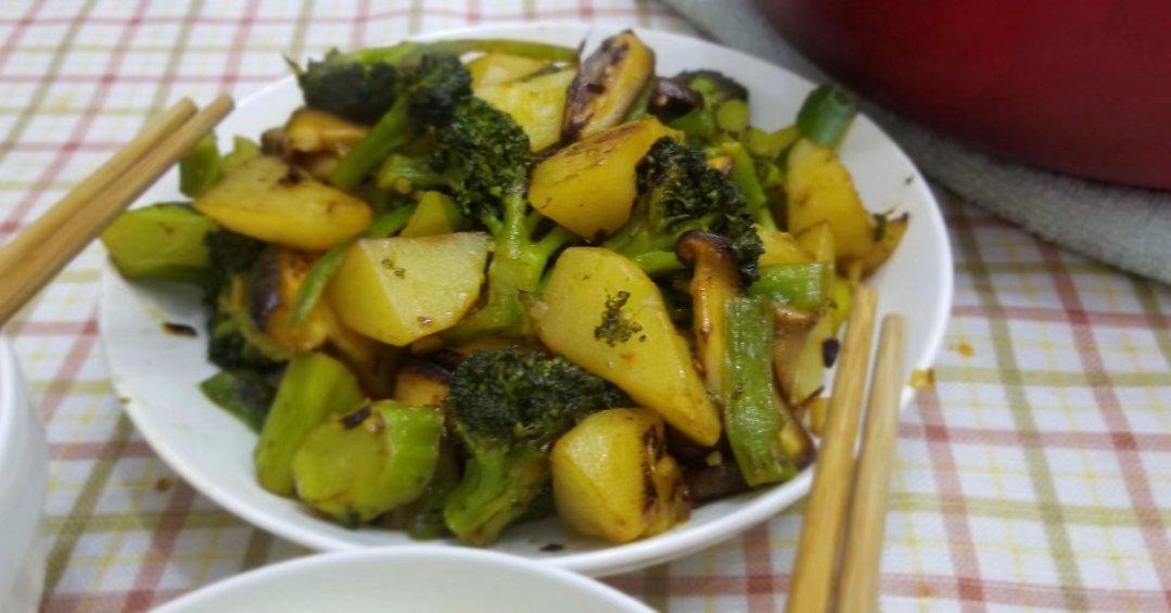 孜然西兰花土豆炒蘑菇