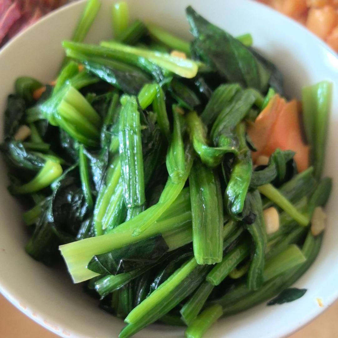 不涩口又嫩的清炒菠菜