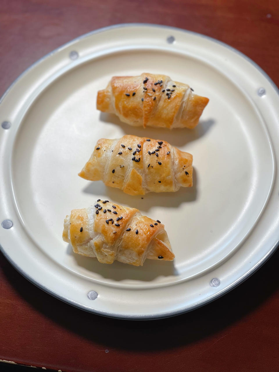 香肠酥皮卷：手抓饼皮还能这样吃，不用和面快速搞定早餐