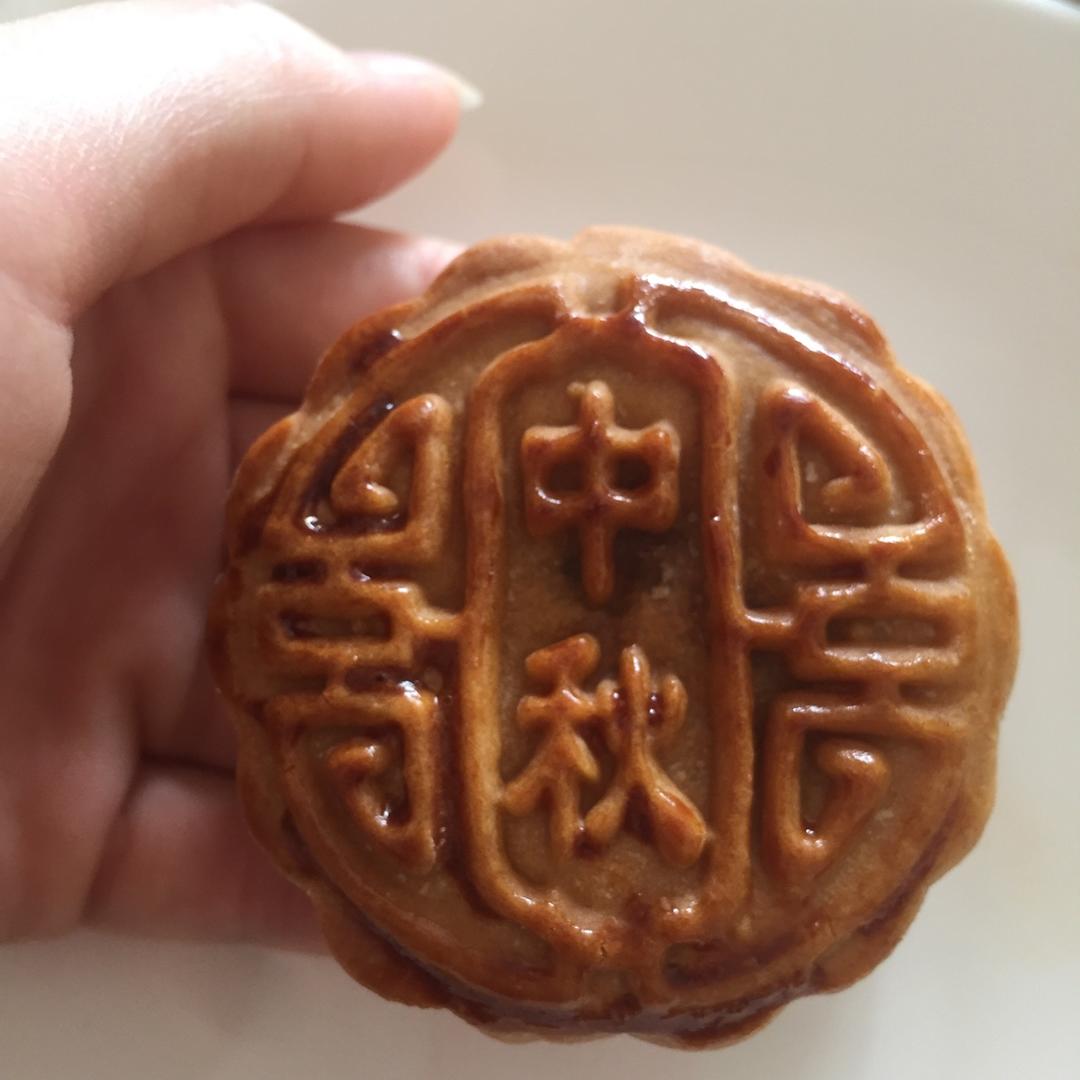 广式月饼—蛋黄莲蓉月饼