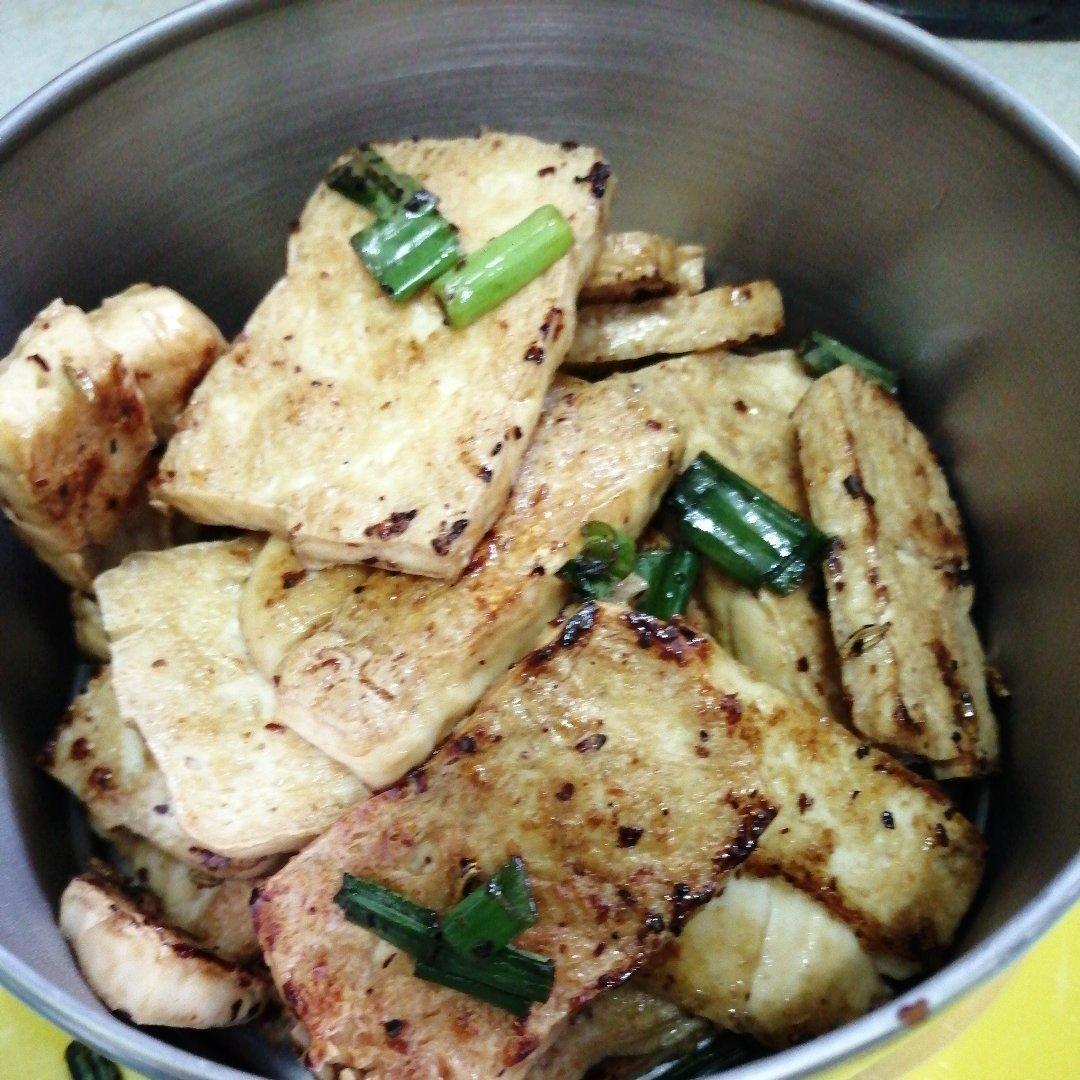 外焦里嫩，老豆腐这么做才更好吃 ！——香煎豆腐