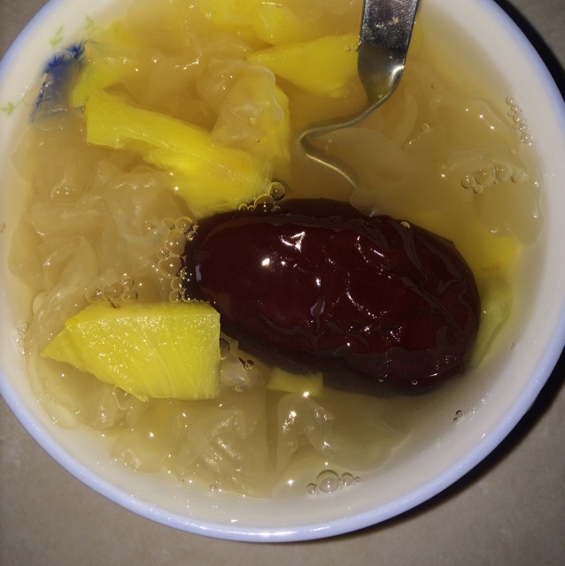 菠萝银耳糖水