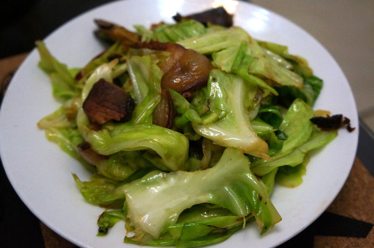 腊肉小炒圆白菜