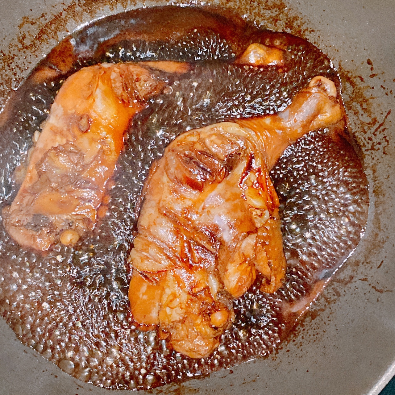 超简单酱油焖鸡腿的做法 步骤2