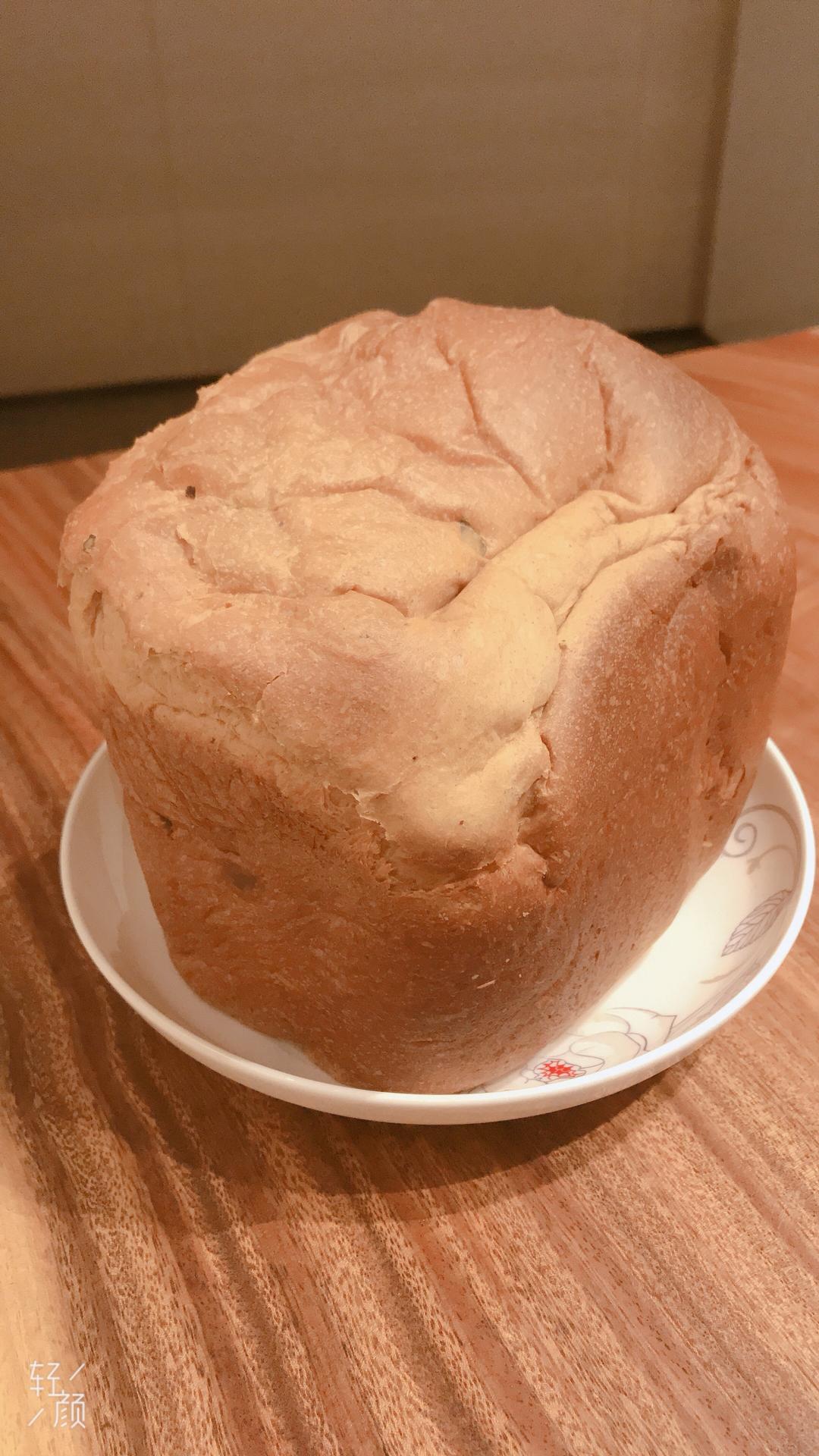 巨松软香甜可拉丝的黑五谷黑葡萄干杂粮全麦吐司面包🍞