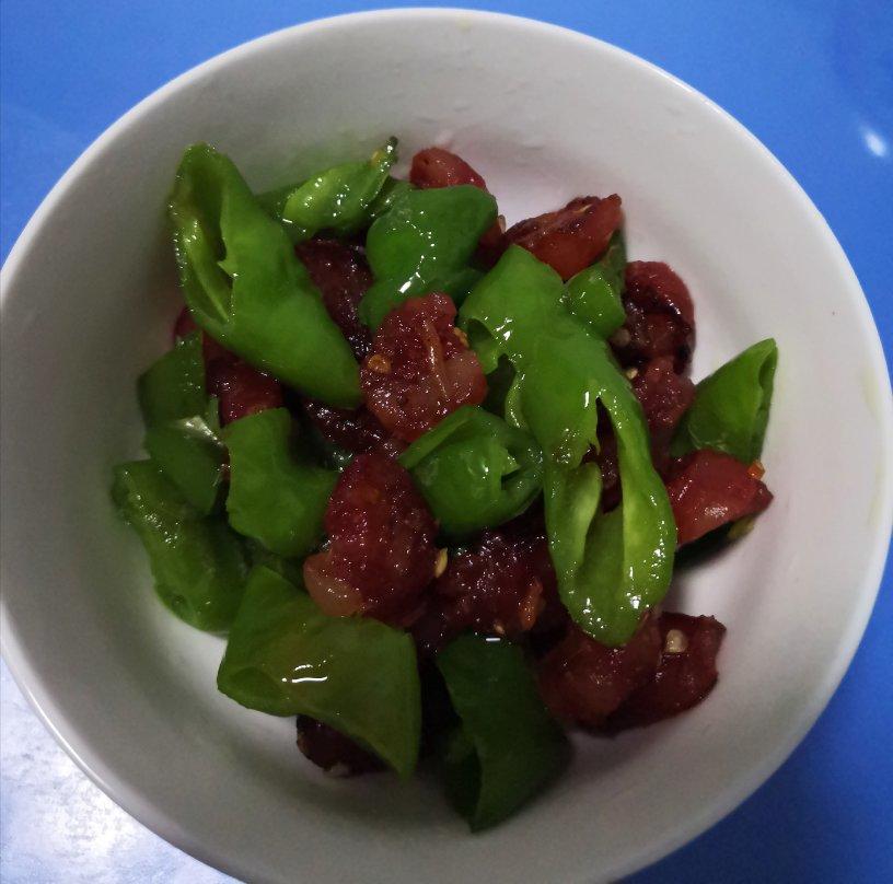 腊肠炒青椒