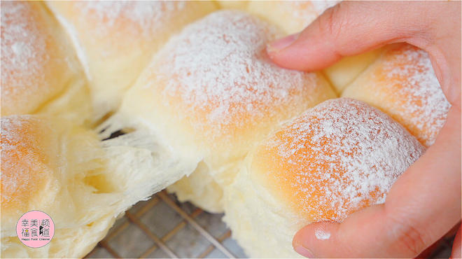 超软又拉丝的炼乳小面包的做法
