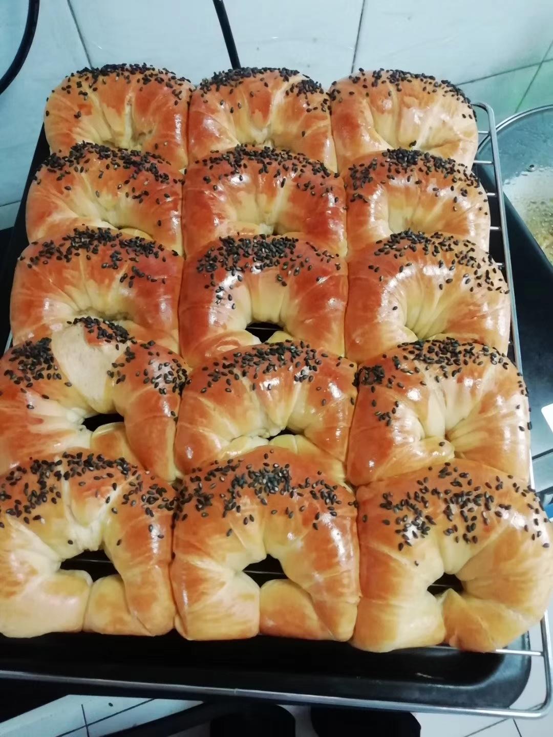 拉丝牛角包