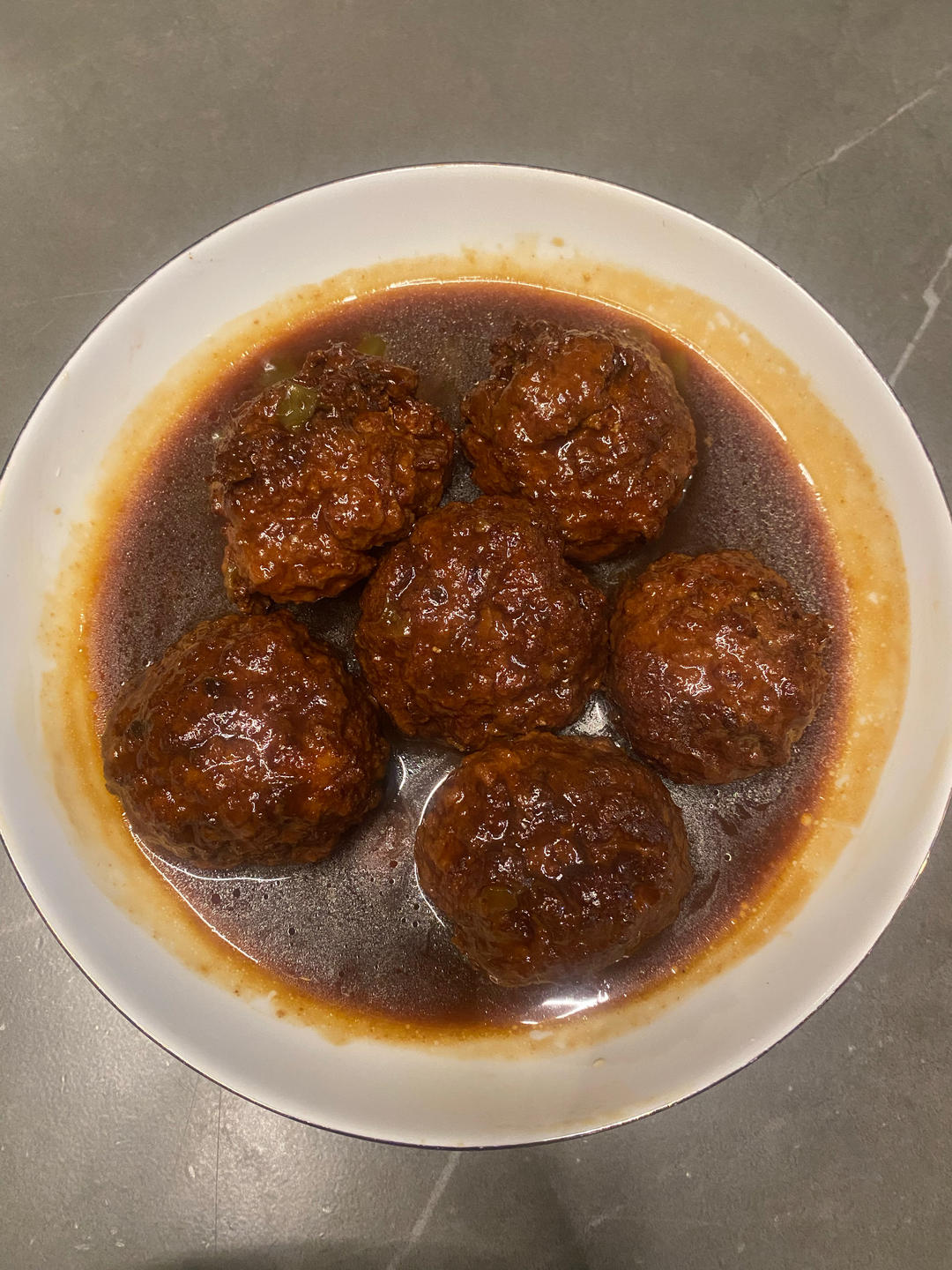 红烧狮子头，四喜丸子，红烧肉丸，都是这个菜哈！