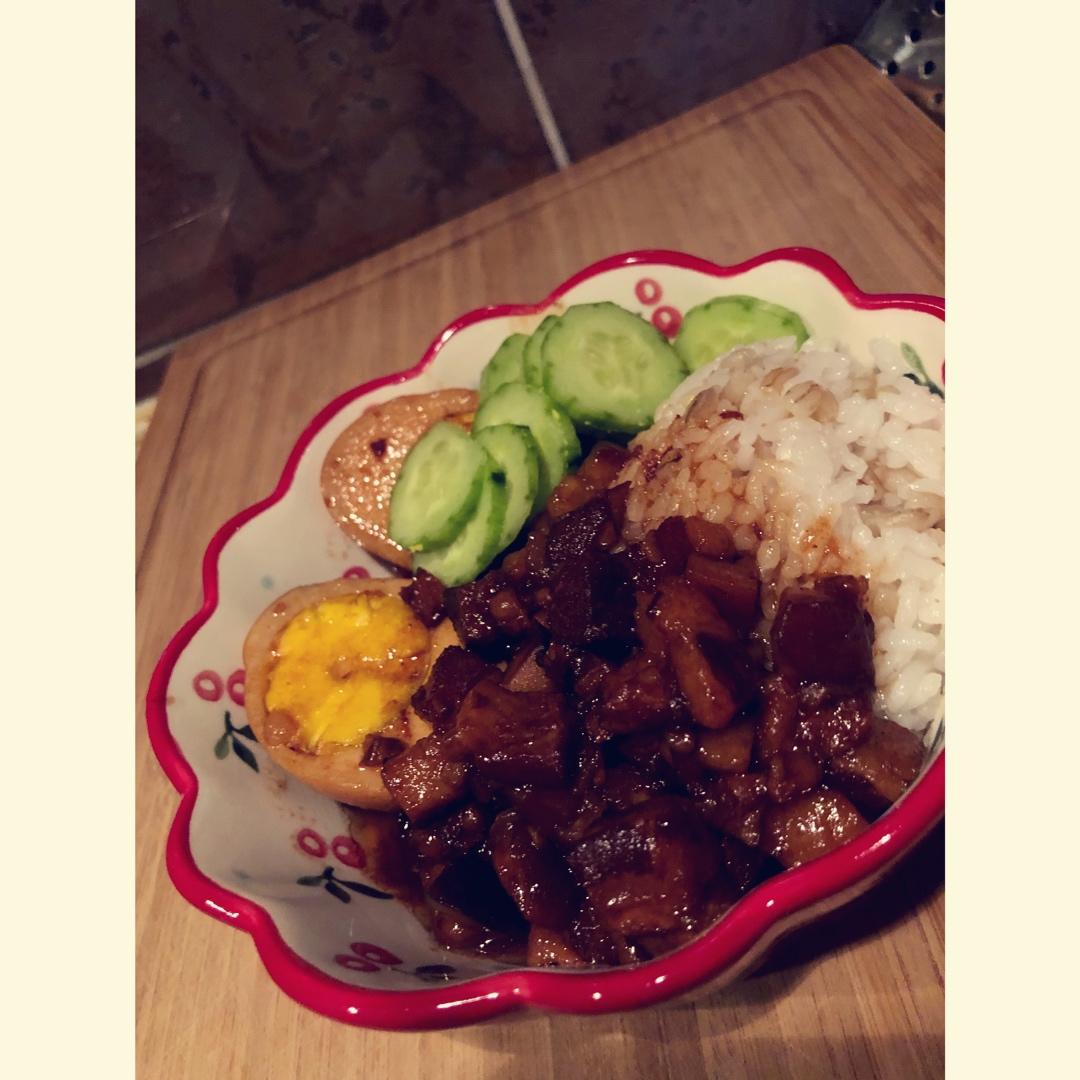 洋葱酥卤肉饭