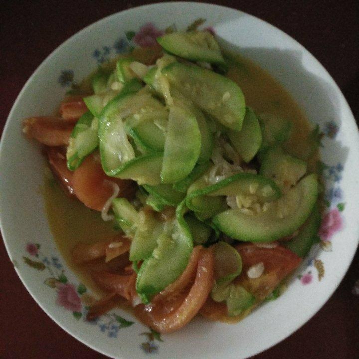 西红柿炒西葫芦