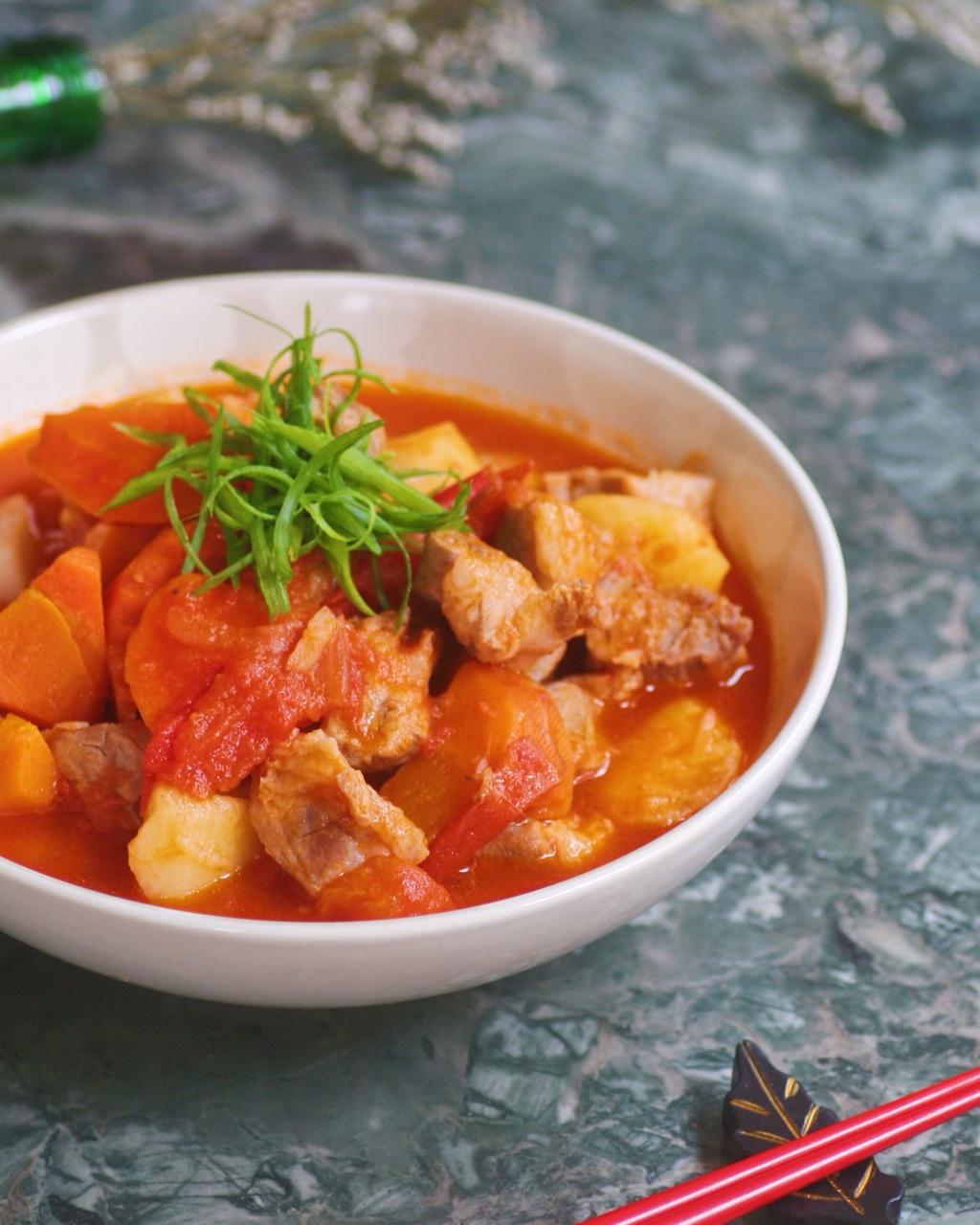 鱼飞鱼飞做的番茄土豆炖牛腩