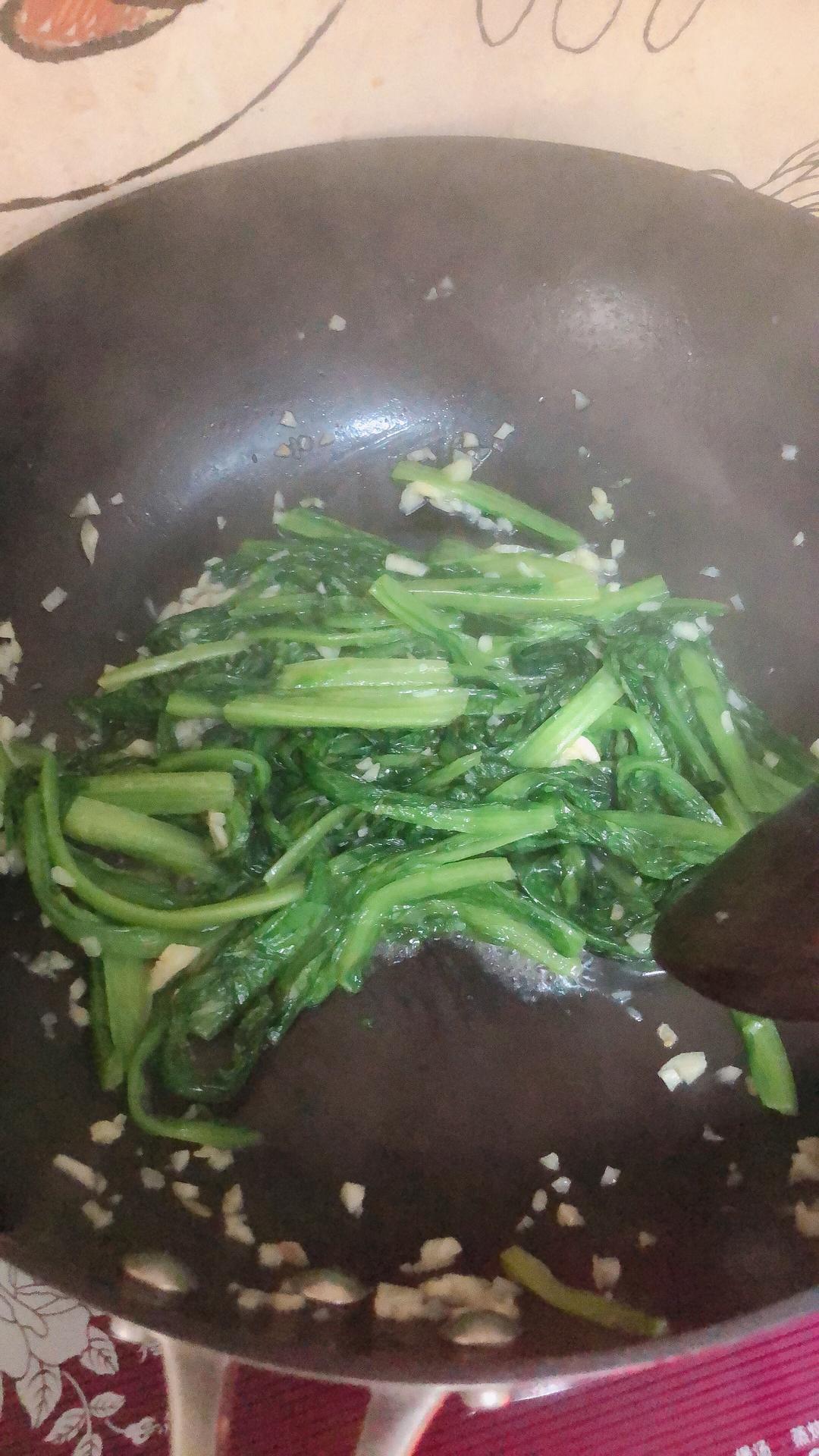 蒜香油麦菜的做法