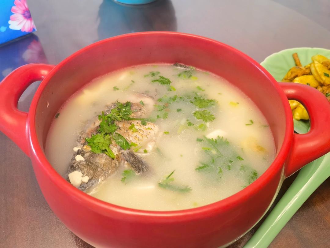 厨师长教你：“鲫鱼豆腐汤”的家常做法，满满的烹饪原理