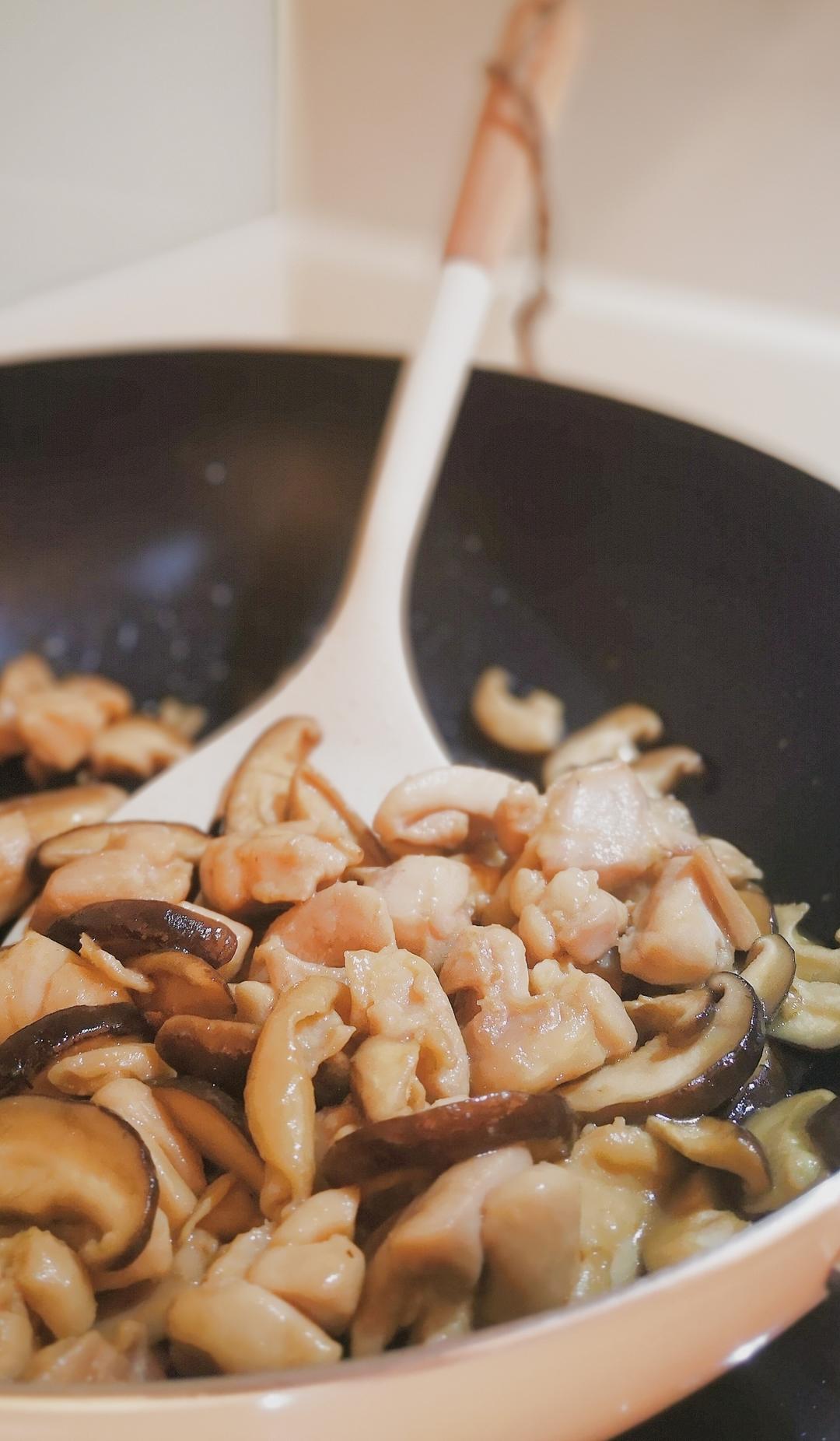 ❤️香菇滑鸡：鸡肉滑嫩，香菇入味‼️