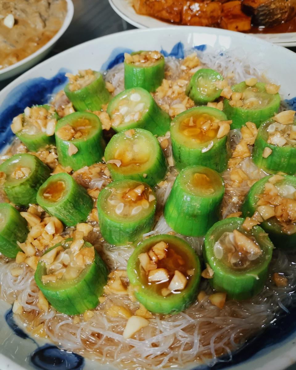 蒜茸粉丝蒸丝瓜